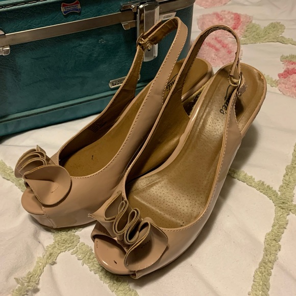 Candie’s Peeptoe Wedges - Picture 3 of 13
